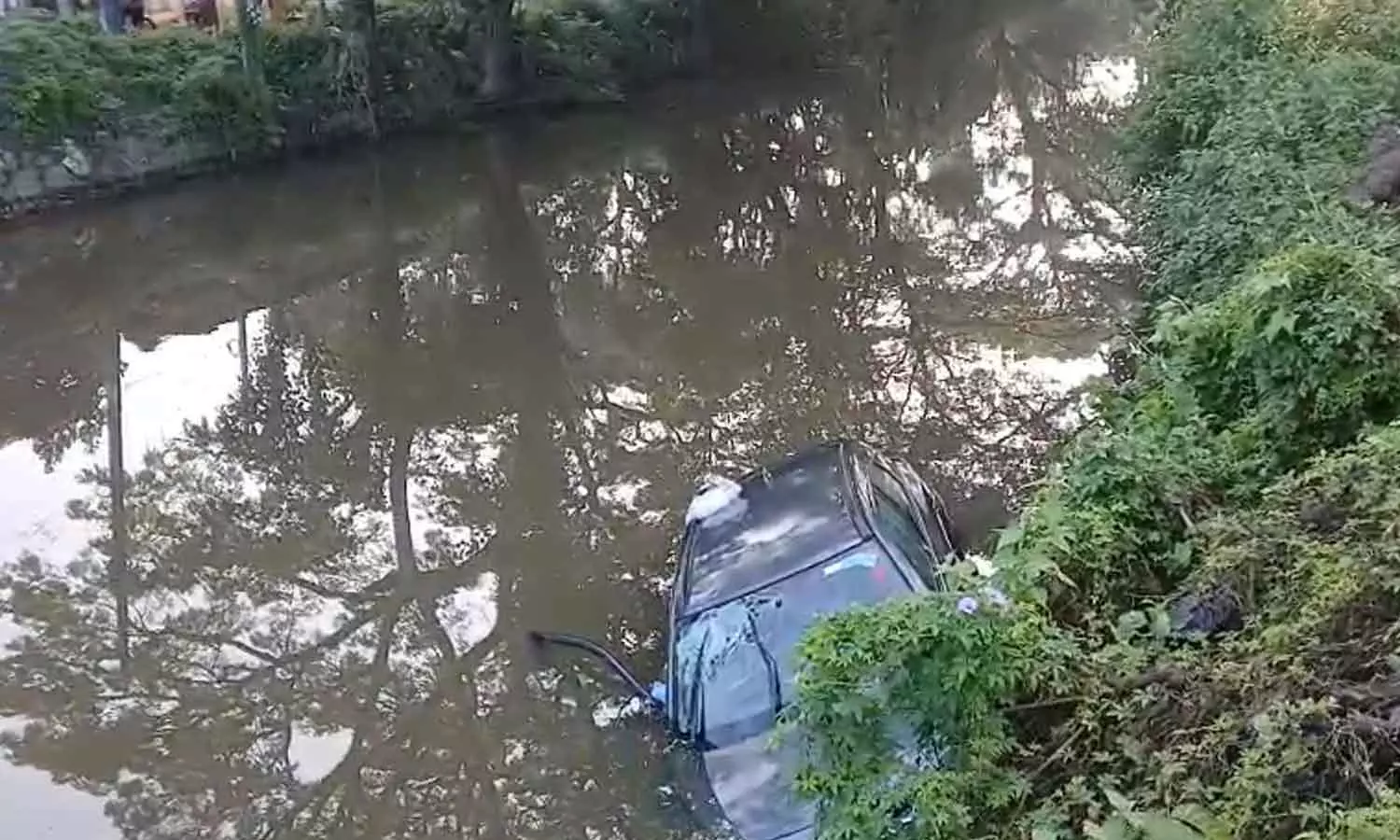 വൈക്കത്ത് കാർ കനാലിൽ മറിഞ്ഞ നിലയിൽ |SPECIAL ARRANGEMENT|MediaOne| വൈക്കത്ത് കാർ കനാലിൽ മറിഞ്ഞ നിലയിൽ |SPECIAL ARRANGEMENT|MediaOne|