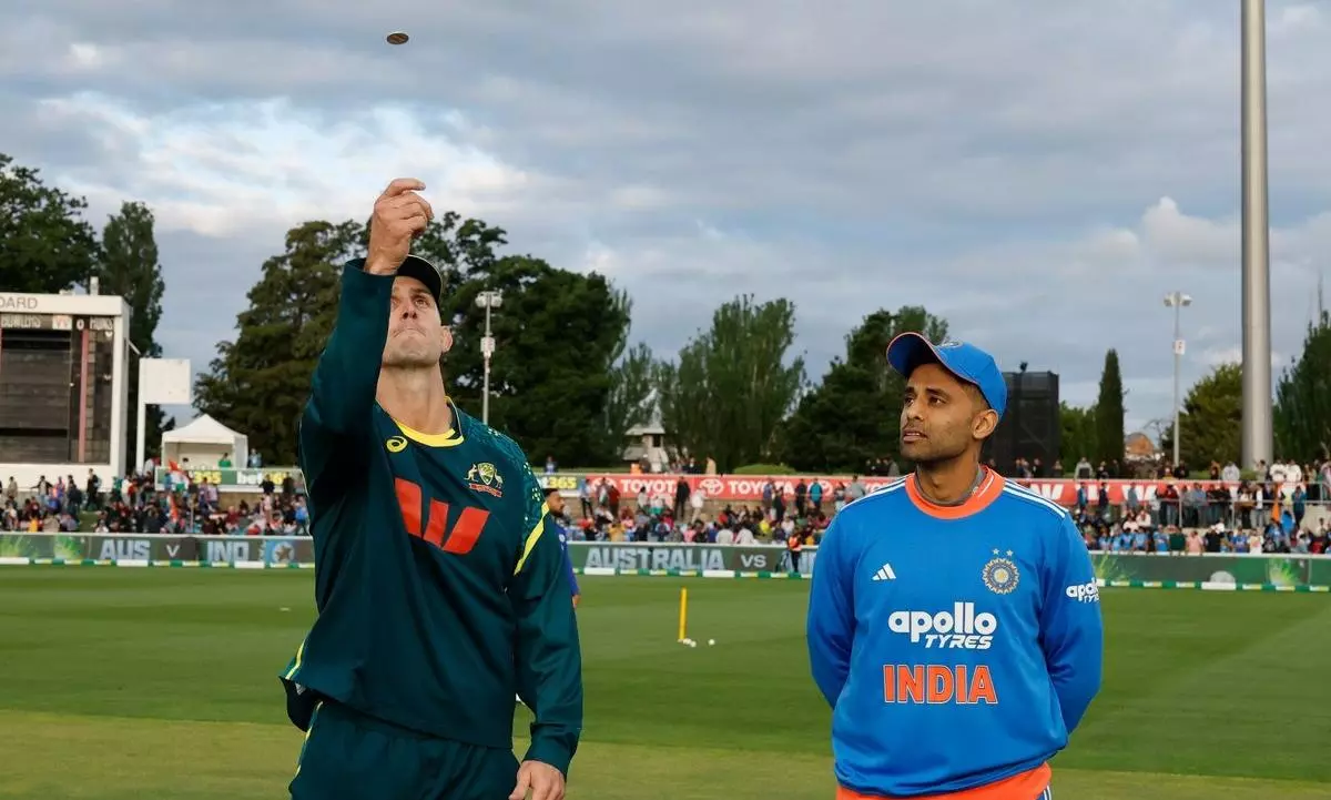 ഇന്ത്യ - ആസ്‌ട്രേലിയ ടി20 ; ടോസ് നേടിയ ആസ്‌ട്രേലിയ ബോളിങ് തിരഞ്ഞെടുത്തു