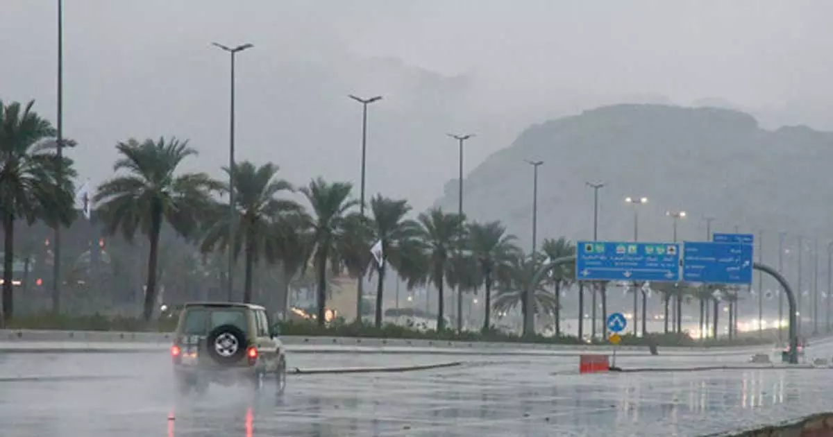 സൗദിയുടെ എട്ടിടങ്ങളിൽ ഇന്ന് ഇടിമിന്നലോടുകൂടിയ മഴക്കും ശക്തമായ കാറ്റിനും സാധ്യത