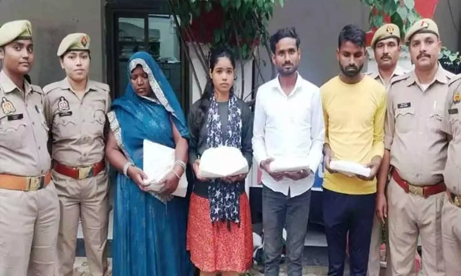 യുപിയിൽ മതംമാറ്റം ആരോപിച്ച് നാലുപേർ അറസ്റ്റിൽ; യേശുവിന്റെ ചിത്രങ്ങളും ബൈബിളും പിടിച്ചെടുത്തു