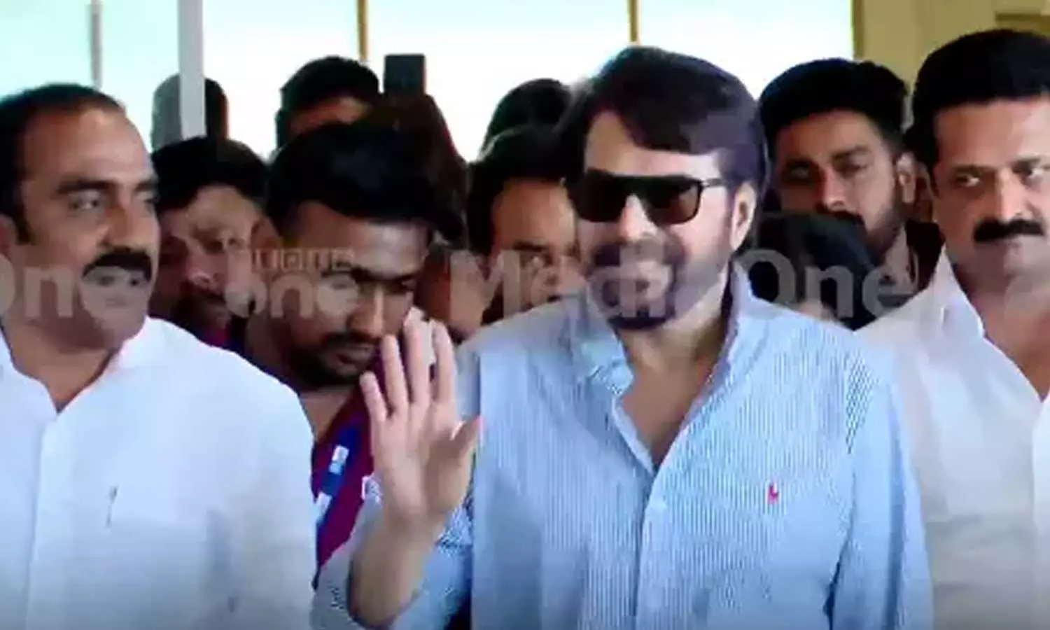 അതിദാരിദ്ര്യമുക്ത പ്രഖ്യാപനം:  മോഹൻലാലും, കമലഹാസനും ഇല്ല .നടൻ മമ്മൂട്ടി തിരുവനന്തപുരത്തെത്തി