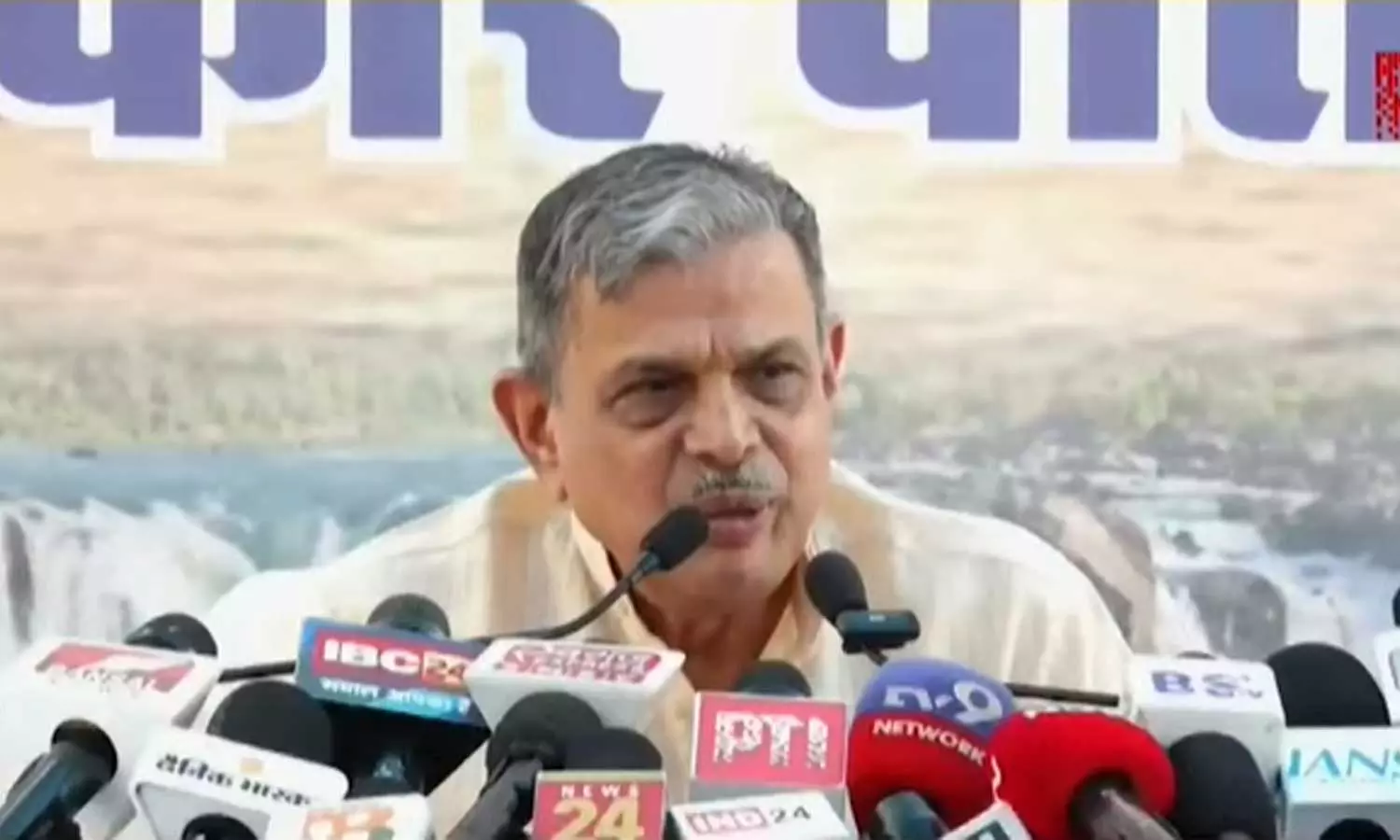 ആർഎസ്എസിനെ നിരോധിക്കണമെന്ന ആവശ്യം; ഖാ‍ർ​ഗെക്കെതിരെ ആർഎസ്എസ്