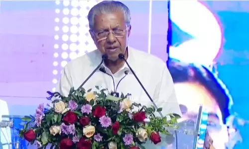 ഇത് നവകേരളത്തിലേക്കുള്ള ചവിട്ടുപടി നാടിന്റെ ദുരവസ്ഥയെ ചെറുത്തുതോൽപ്പിച്ചു; അതിദാരിദ്ര്യമുക്ത കേരളം പ്രഖ്യാപിച്ച് മുഖ്യമന്ത്രി