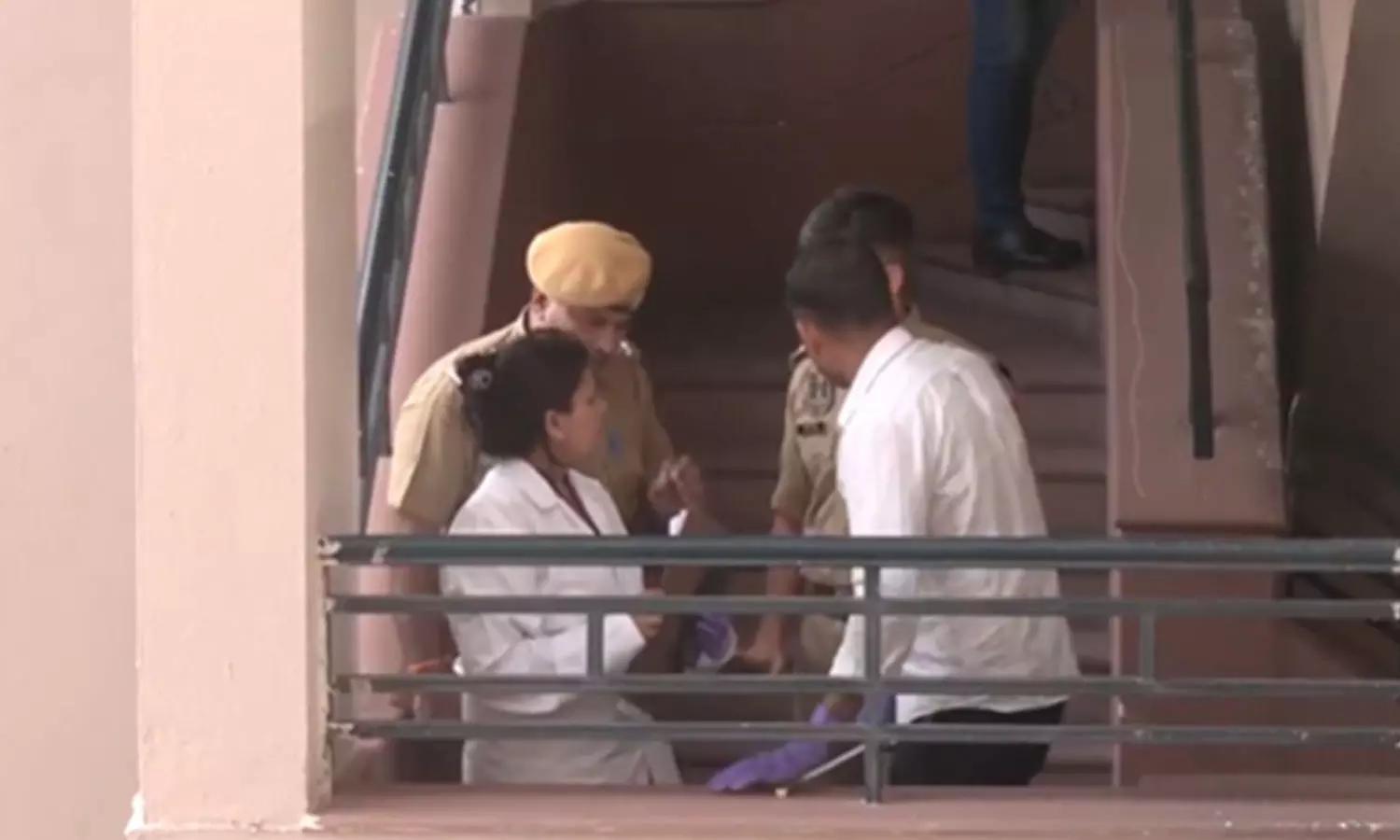 ജയ്പൂരിൽ നാലാം ക്ലാസ് വിദ്യാർഥിനി സ്കൂൾ കെട്ടിടത്തിൽ നിന്ന് വീണുമരിച്ചു; സ്കൂൾ അധികൃതർക്കെതിരെ ആരോപണം