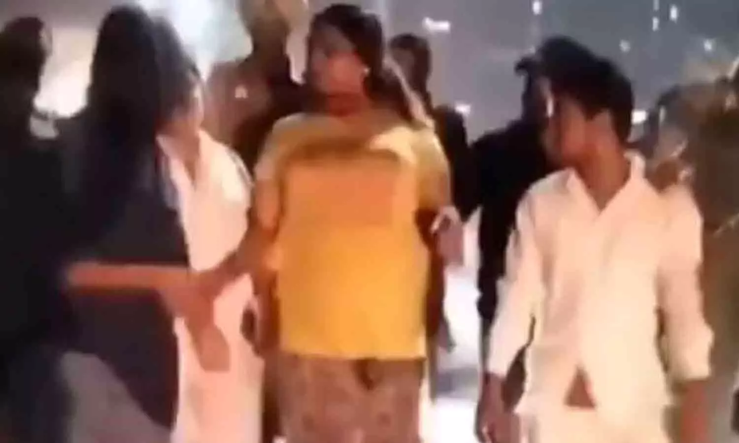 പ്രായപൂർത്തിയാവാത്ത മുസ്‌ലിം പെൺകുട്ടിയേയും കുടുംബത്തേയും ആക്രമിച്ച് ബജറംഗ്ദൾ പ്രവർത്തകർ