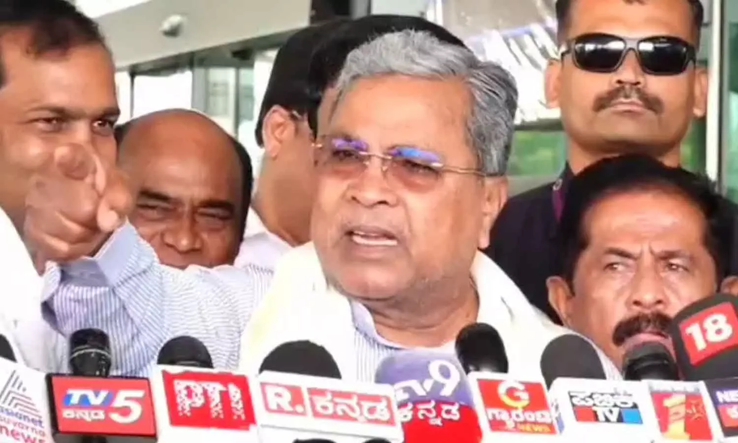 മറ്റൊന്നും ചോദിക്കാനില്ലെ? കര്‍ണാടകയിലെ നേതൃമാറ്റത്തെക്കുറിച്ചുള്ള ചോദ്യങ്ങളിൽ സിദ്ധരാമയ്യ