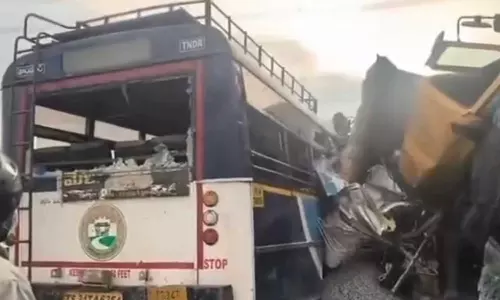 തെലങ്കാനയില്‍ ടിപ്പർ ലോറി ബസിലേക്ക് ഇടിച്ചുകയറി; 24 മരണം