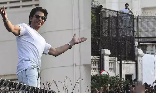 60ാം പിറന്നാളിൽ മന്നത്തിലെ പ്രകടനം ഒഴിവാക്കി കിങ് ഖാൻ: കാരണം വ്യക്തമാക്കി കുറിപ്പ്