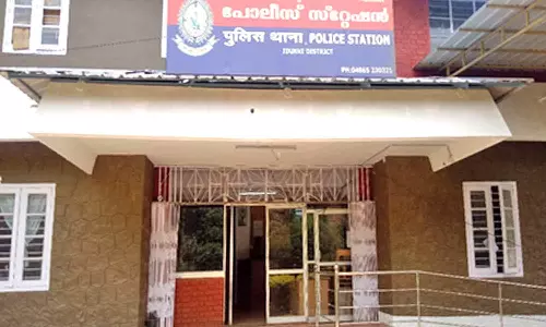 മൂന്നാറിൽ വിനോദസഞ്ചാരിക്ക് ദുരനുഭവം; രണ്ട് പൊലീസ് ഉദ്യോഗസ്ഥരെ സസ്‌പെൻഡ് ചെയ്തു