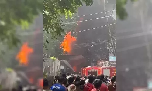 പാലക്കാട് ഓങ്ങല്ലൂരിൽ ആക്രിക്കടക്ക് തീപിടിച്ചു; കട പൂർണമായും കത്തിനശിച്ചു
