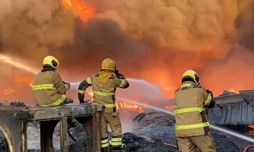 Fire breaks out at Anghara factory in Kuwait; Seven fire brigade teams put out the fire