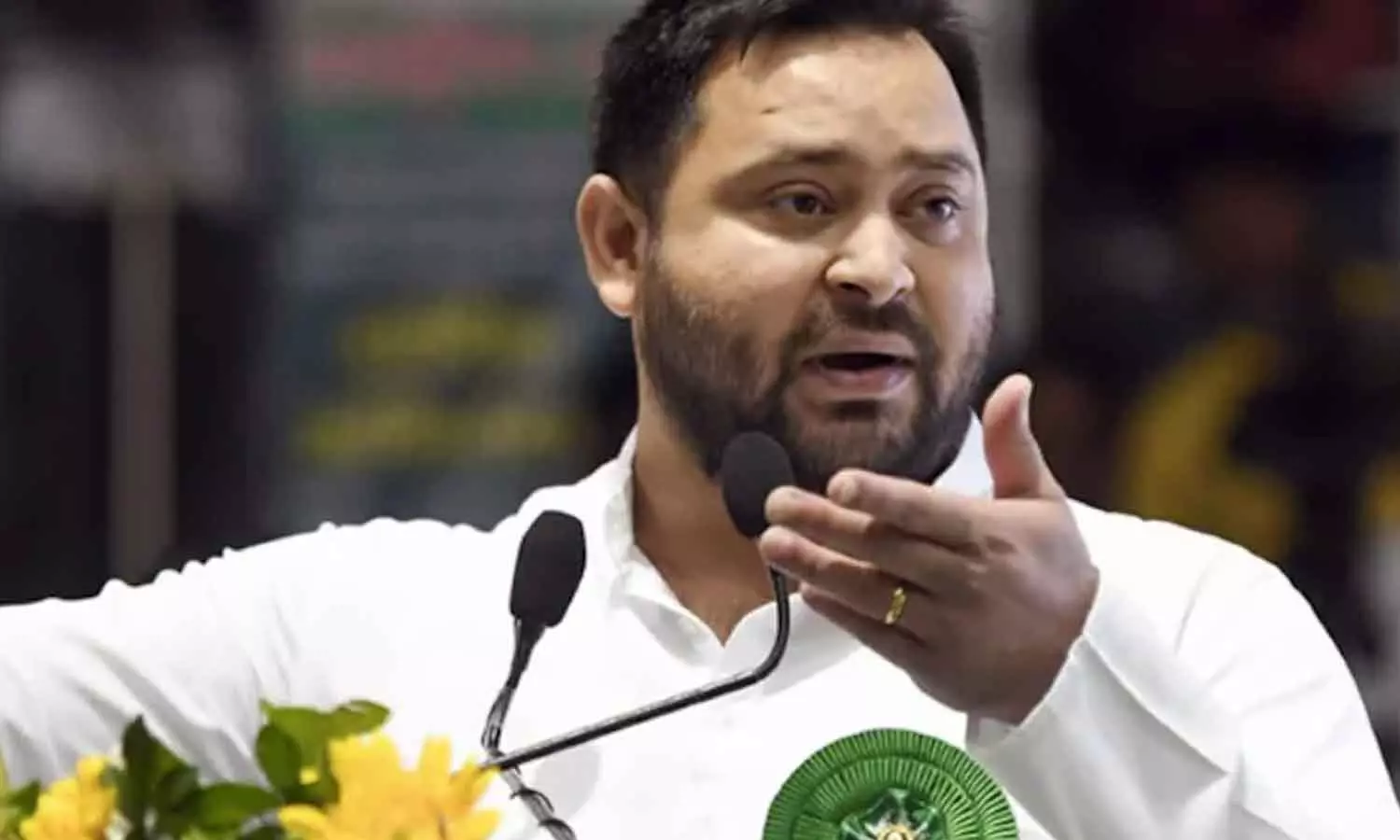 മകരസംക്രാന്തി ദിനത്തിൽ സ്ത്രീകളുടെ അക്കൗണ്ടിൽ 30,000 രൂപ: ഒന്നാംഘട്ട പ്രചാരണം അവസാനിക്കാനിരിക്കെ വമ്പൻ പ്രഖ്യാപനങ്ങളുമായി തേജസ്വി യാദവ് മകരസംക്രാന്തി ദിനത്തിൽ സ്ത്രീകളുടെ അക്കൗണ്ടിൽ 30,000 രൂപ: ഒന്നാംഘട്ട പ്രചാരണം അവസാനിക്കാനിരിക്കെ വമ്പൻ പ്രഖ്യാപനങ്ങളുമായി തേജസ്വി യാദവ്