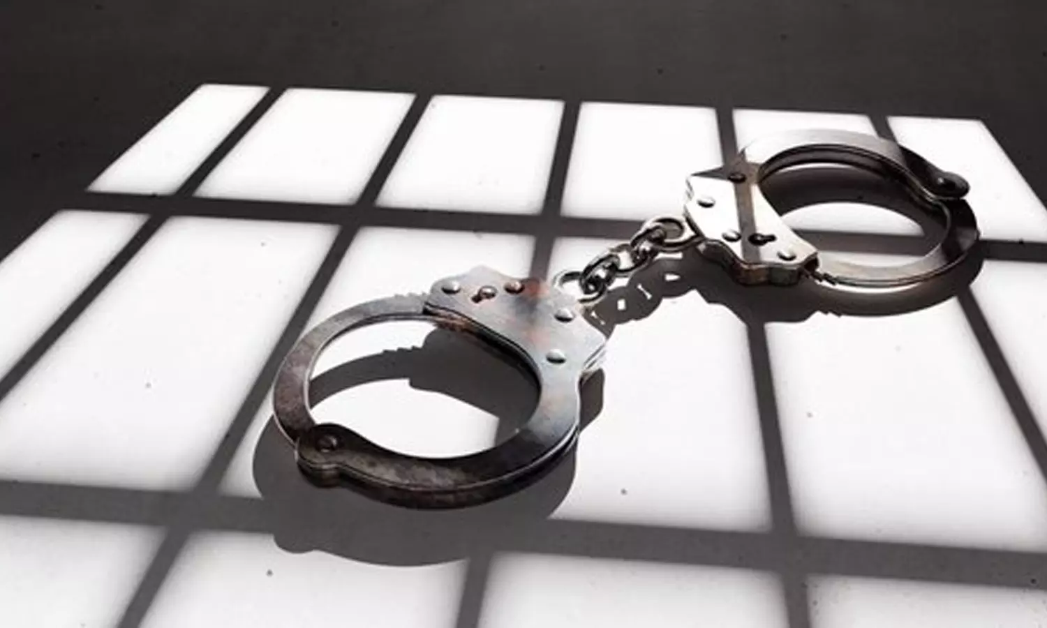 വീട് കുത്തിത്തുറന്ന് മോഷണം, ഒമാനിലെ അൽ ആമറാത്ത് വിലായത്തിൽ ഒരാൾ പിടിയിൽ വീട് കുത്തിത്തുറന്ന് മോഷണം, ഒമാനിലെ അൽ ആമറാത്ത് വിലായത്തിൽ ഒരാൾ പിടിയിൽ