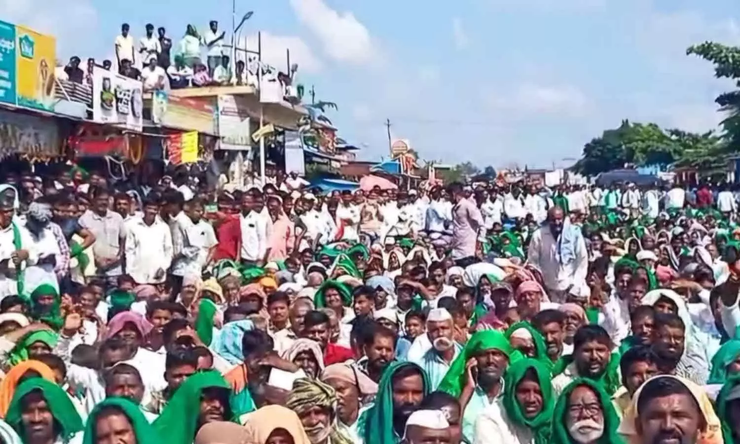 കര്‍ണാടകയില്‍ ക്വിന്റലിന് 3,500 താങ്ങുവില ആവശ്യപ്പെട്ട് കരിമ്പ് കര്‍ഷകര്‍ പ്രക്ഷോഭത്തില്‍: ഐക്യദാര്‍ഢ്യവുമായി   വിദ്യാര്‍ഥികളും തെരുവില്‍