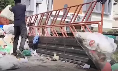 കൊച്ചിയിലെ മാലിന്യക്കൂമ്പാരങ്ങൾ നഗരസഭ നീക്കം ചെയ്തു തുടങ്ങി