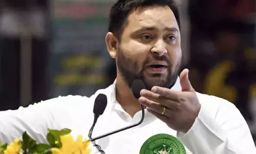 മകരസംക്രാന്തി ദിനത്തിൽ സ്ത്രീകളുടെ അക്കൗണ്ടിൽ 30,000 രൂപ: ഒന്നാംഘട്ട പ്രചാരണം അവസാനിക്കാനിരിക്കെ വമ്പൻ പ്രഖ്യാപനങ്ങളുമായി തേജസ്വി യാദവ്‌