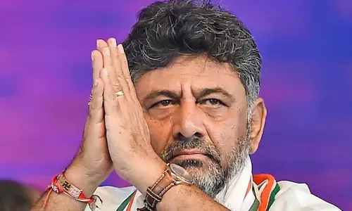 വോട്ട് ചെയ്യാൻ വേതനത്തോടെയുള്ള അവധി നൽകണം; ആവശ്യവുമായി ഡി.കെ.ശിവകുമാർ വോട്ട് ചെയ്യാൻ വേതനത്തോടെയുള്ള അവധി നൽകണം; ആവശ്യവുമായി ഡി.കെ.ശിവകുമാർ