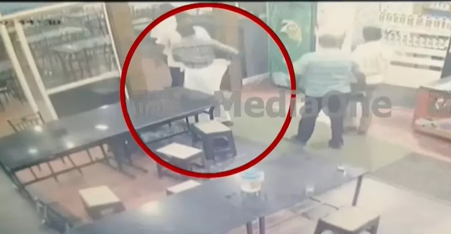 വിയ്യൂരിൽ നിന്ന് രക്ഷപ്പെട്ട തടവുകാരൻ ബാലമുരുകന്റെ സിസി ടിവി ദൃശ്യങ്ങൾ പുറത്ത് വിയ്യൂരിൽ നിന്ന് രക്ഷപ്പെട്ട തടവുകാരൻ ബാലമുരുകന്റെ സിസി ടിവി ദൃശ്യങ്ങൾ പുറത്ത്