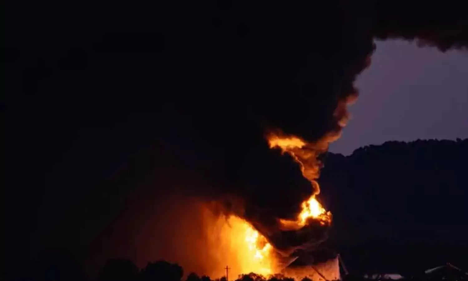 ടേക്ക് ഓഫിന് പിന്നാലെ തീപിടിച്ചു; യുഎസിൽ വിമാനം പൊട്ടിത്തെറിച്ചു, മൂന്ന് മരണം ടേക്ക് ഓഫിന് പിന്നാലെ തീപിടിച്ചു; യുഎസിൽ വിമാനം പൊട്ടിത്തെറിച്ചു, മൂന്ന് മരണം