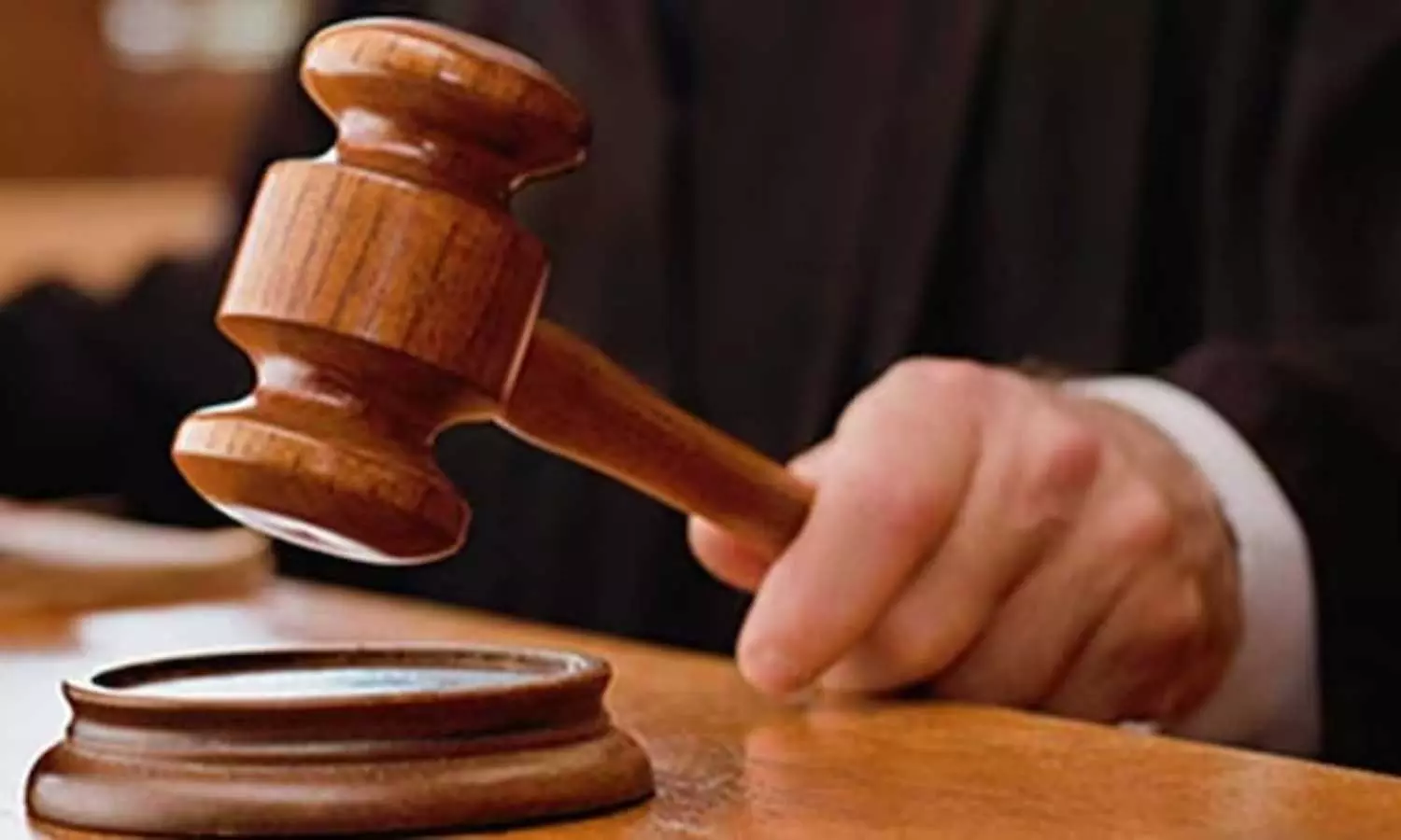 അഴിമതി കാൻസർ പോലെയാണ്, കീമോ തെറാപ്പി വേണ്ടി വരും;അഴിമതിക്കേസിൽ വിരമിച്ച ഐഎഎസ് ഉദ്യോ​ഗസ്ഥനെയടക്കം 13 പേരെ ജയിലിലേക്കയച്ച് ഡൽഹി കോടതി