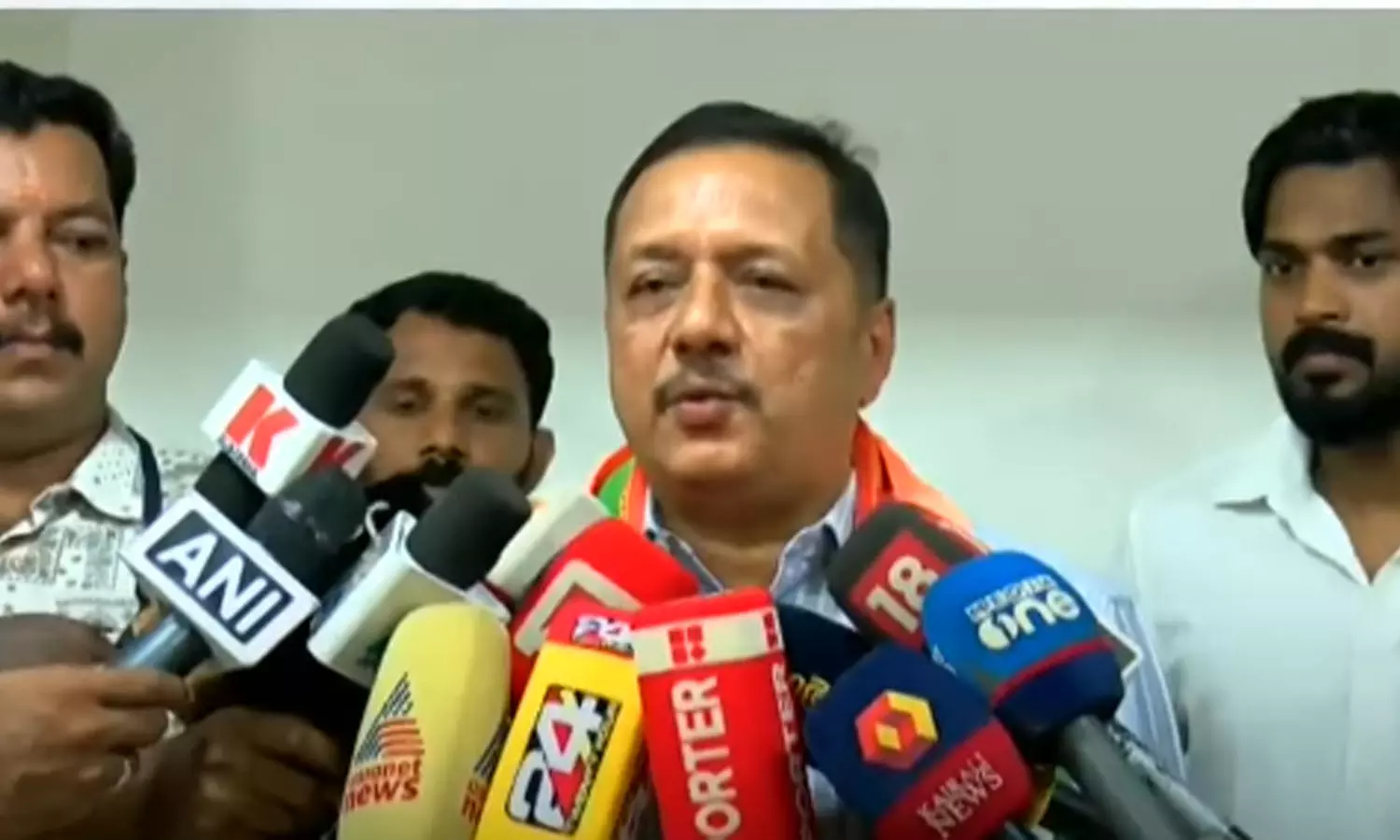 പാലക്കാട് പട്ടാമ്പി നഗരസഭ വൈസ് ചെയർമാൻ ടി.പി ഷാജി വീണ്ടും കോൺഗ്രസിൽ