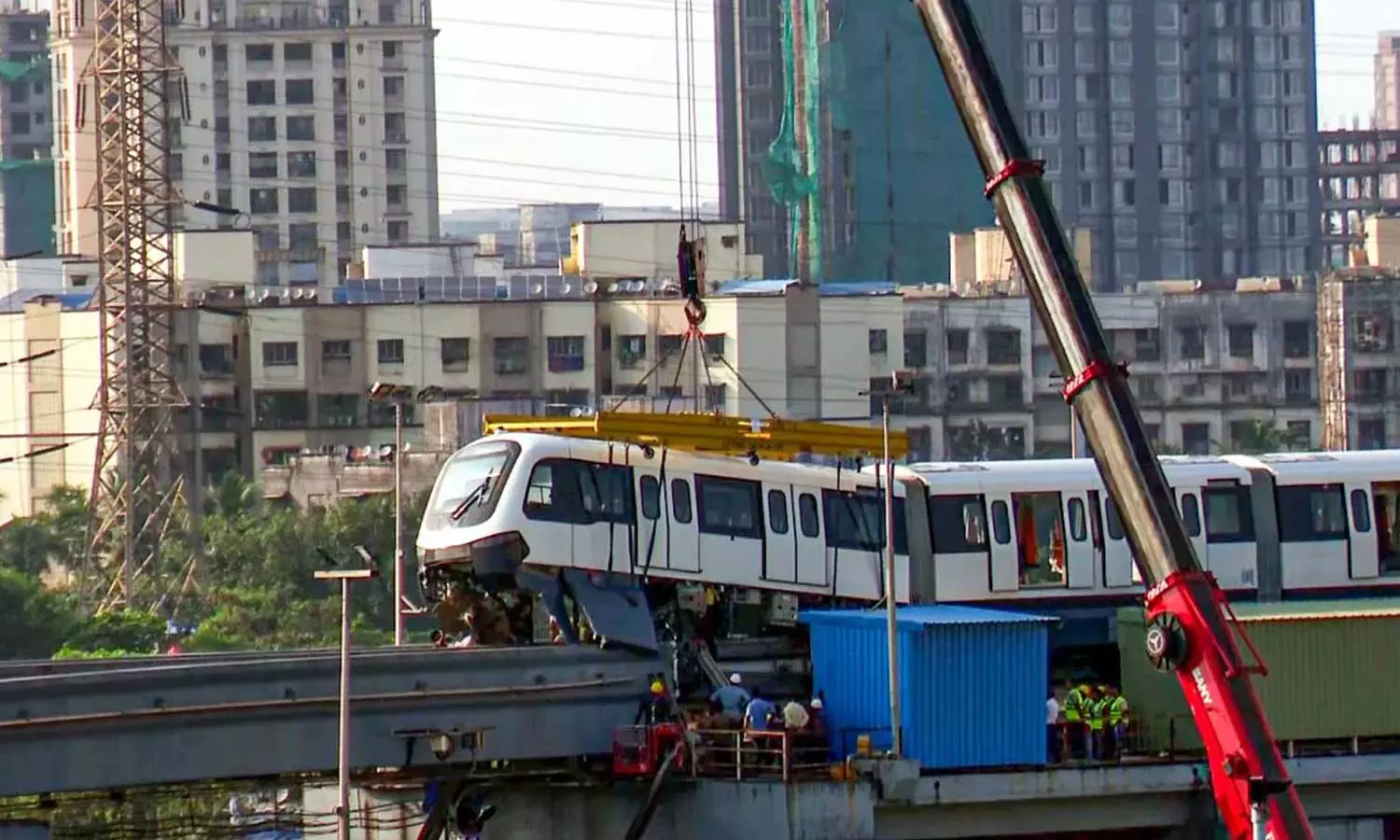 വില 55 കോടി; പരീക്ഷണയോട്ടത്തിൽ ട്രാക്കിൽ നിന്ന് തെന്നിമാറി മോണോ റെയിൽ
