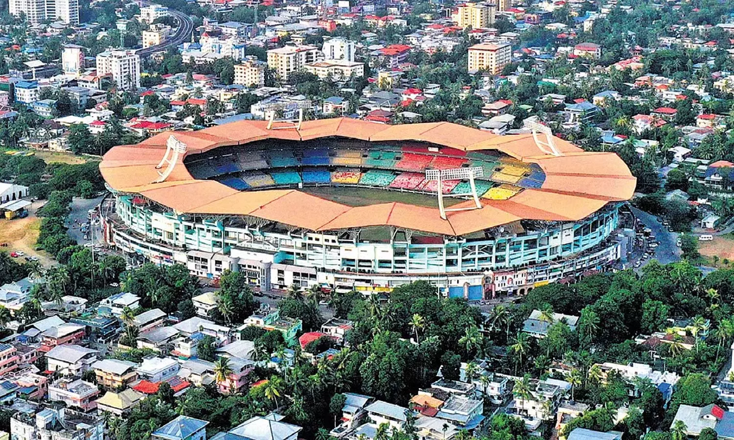 കലൂർ സ്റ്റേഡിയം നവീകരണത്തിൽ സുതാര്യതയില്ല; ഹൈക്കോടതിയിൽ പൊതുതാൽപര്യ ഹരജി