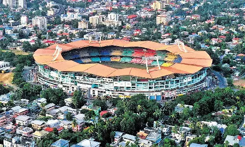 കലൂർ സ്റ്റേഡിയം നവീകരണത്തിൽ സുതാര്യതയില്ല; ഹൈക്കോടതിയിൽ പൊതുതാൽപര്യ ഹരജി