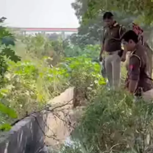 തലയും കൈകളും മുറിച്ച് മാറ്റിയ നിലയില്‍ യുവതിയുടെ മൃതദേഹം; പൊലീസിനെ അറിയിച്ചത് ശുചീകരണ തൊഴിലാളി