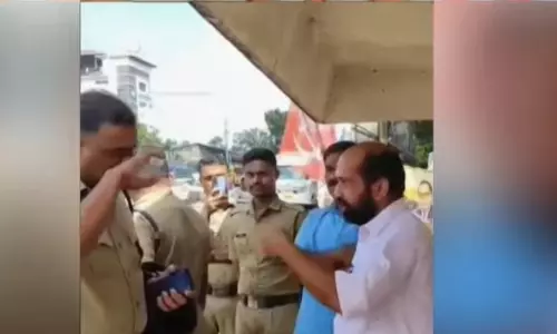 യൂടേൺ അടച്ചു; തൃശൂർ- കുന്നംകുളം സംസ്ഥാനപാതയിലെ ഡിവൈഡർ അനിൽ അക്കര തല്ലിത്തകര്‍ത്തു