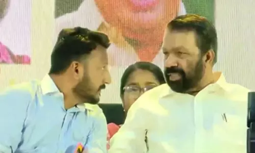 രാഹുലിനെ ശിക്ഷിക്കുകയോ കുറ്റക്കാരനെന്ന് കണ്ടെത്തുകയോ ചെയ്തിട്ടില്ല: വേദി പങ്കിട്ടതിൽ വിശദീകരണവുമായി വി.ശിവൻകുട്ടി രാഹുലിനെ ശിക്ഷിക്കുകയോ കുറ്റക്കാരനെന്ന് കണ്ടെത്തുകയോ ചെയ്തിട്ടില്ല: വേദി പങ്കിട്ടതിൽ വിശദീകരണവുമായി വി.ശിവൻകുട്ടി