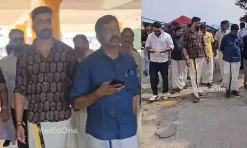 വേദിയിൽ രാഹുൽ മാങ്കൂട്ടത്തിൽ; വന്ദേ ഭാരത് സ്വീകരണ പരിപാടി ബഹിഷ്കരിച്ച് ബിജെപി വേദിയിൽ രാഹുൽ മാങ്കൂട്ടത്തിൽ; വന്ദേ ഭാരത് സ്വീകരണ പരിപാടി ബഹിഷ്കരിച്ച് ബിജെപി