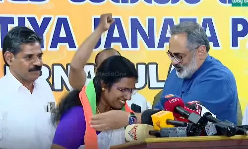 കൊച്ചി കോർപറേഷൻ യുഡിഎഫ് കൗൺസിലർ ബിജെപിയിൽ ചേർന്നു