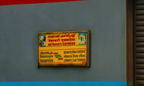 ട്രെയിനിൽ വെള്ളം ചോദിച്ചു ചെന്ന യാത്രക്കാരന്റെ ശരീരത്തിൽ തിളച്ച വെള്ളം ഒഴിച്ചു; പാൻട്രി ജീവക്കാരൻ അറസ്റ്റിൽ