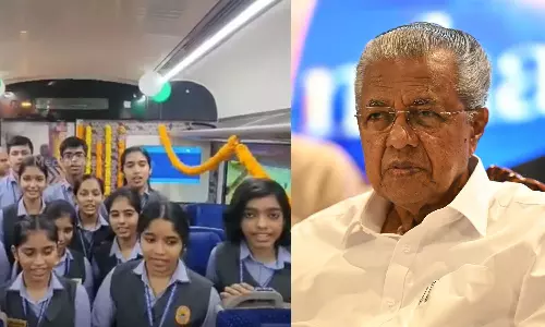 എറണാകുളം-ബംഗളൂരു വന്ദേഭാരതിൽ ആർഎസ്എസ് ഗണഗീതം; ഭരണഘടനാ തത്വങ്ങളുടെ ലംഘനമെന്ന് മുഖ്യമന്ത്രി പിണറായി വിജയൻ