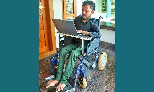 ഒരു പേജ് സ്വയം മറിക്കാൻ കഴിയില്ല, നിശ്ചയദാർഢ്യത്തിലൂടെ ചാർട്ടേർഡ് അക്കൗണ്ടന്റായി ശ്രീകുമാർ