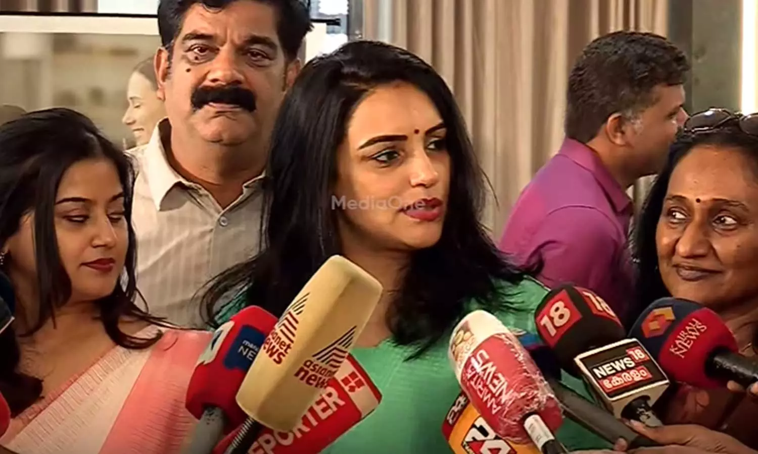 യൂട്യൂബർ ​ഗൗരിയോട് മാപ്പുപറഞ്ഞതായി കണക്കാക്കുന്നില്ല, സ്ത്രീസമൂഹം ​ഗൗരിക്കൊപ്പമുണ്ട്: ശ്വേതാ മേനോൻ