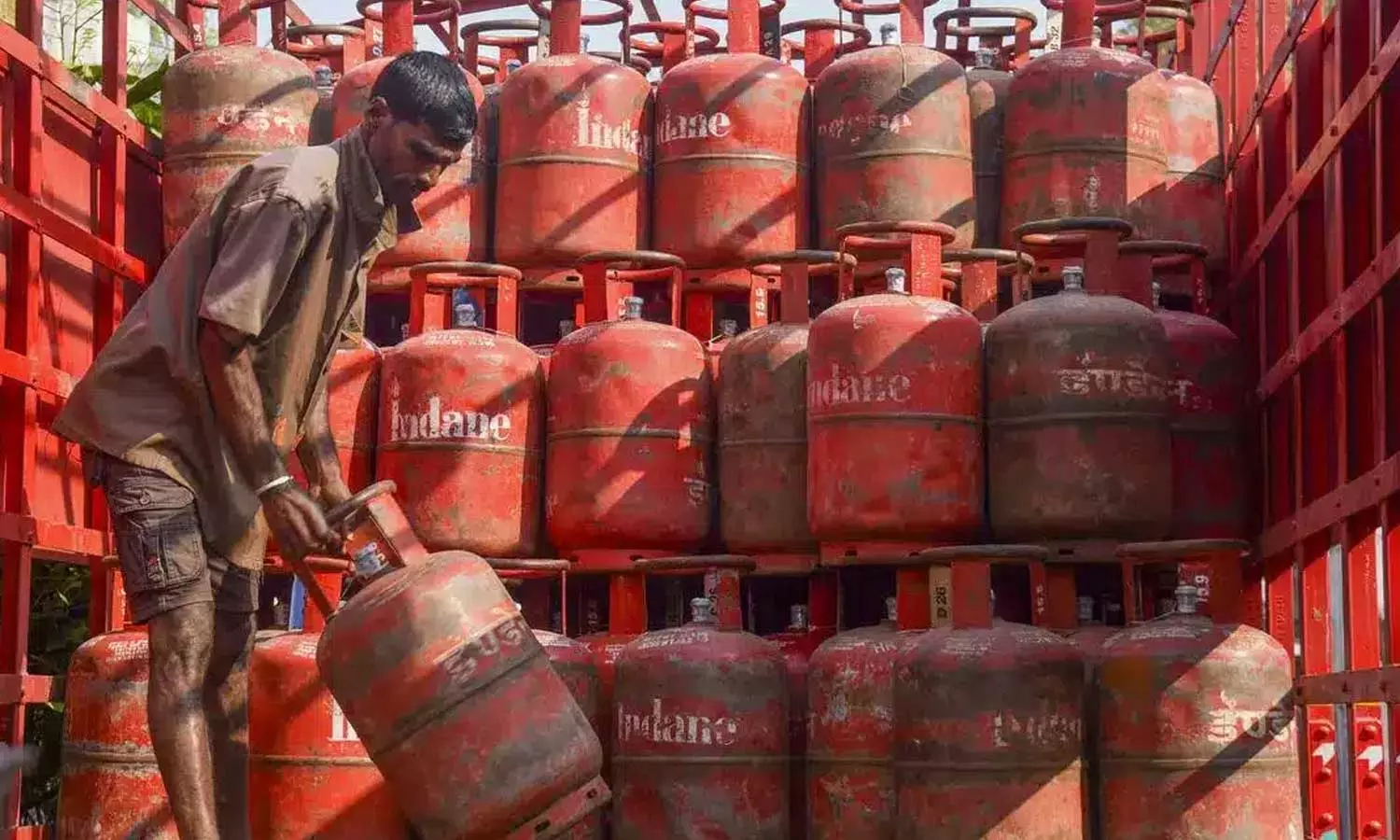 ഇ-കെവൈസി നിര്ബന്ധം: പുതുക്കാത്ത ഗാര്ഹിക സിലിണ്ടറുകളുടെ സബ്സിഡി റദ്ദാക്കും; ഇങ്ങനെ പുതുക്കാം ഇ-കെവൈസി നിര്ബന്ധം: പുതുക്കാത്ത ഗാര്ഹിക സിലിണ്ടറുകളുടെ സബ്സിഡി റദ്ദാക്കും; ഇങ്ങനെ പുതുക്കാം