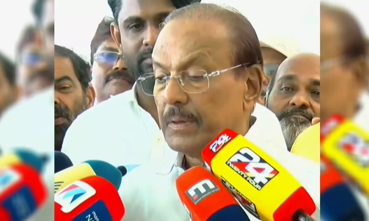 മലപ്പുറത്തെ യുഡിഎഫിലെ പ്രശ്നങ്ങള് രമ്യമായി പരിഹരിക്കും, സഖ്യമായി മത്സരിക്കും: പി.കെ കുഞ്ഞാലിക്കുട്ടി മലപ്പുറത്തെ യുഡിഎഫിലെ പ്രശ്നങ്ങള് രമ്യമായി പരിഹരിക്കും, സഖ്യമായി മത്സരിക്കും: പി.കെ കുഞ്ഞാലിക്കുട്ടി