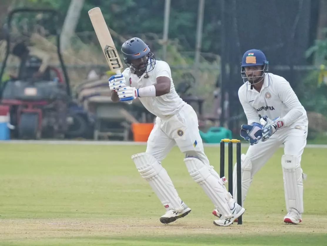 രഞ്ജി ട്രോഫി ക്രിക്കറ്റിൽ സൗരാഷ്ട്രക്കെതിരെ കേരളത്തിന് ലീഡ്