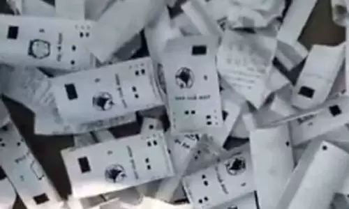 ആരുടെ നിർദേശപ്രകാരമാണിത്? ബിഹാറിൽ വിവിപാറ്റ് സ്ലിപ്പുകൾ കണ്ടെത്തിയ സംഭവം വിടാതെ ആർജെഡി