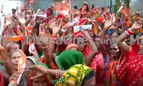 തരാമെന്ന് പറഞ്ഞ 10,000 രൂപ എവിടെ?; ബിഹാറിൽ ബിജെപിയെ വെട്ടിലാക്കി വനിതാപ്രവർത്തകരുടെ വെളിപ്പെടുത്തല് തരാമെന്ന് പറഞ്ഞ 10,000 രൂപ എവിടെ?; ബിഹാറിൽ ബിജെപിയെ വെട്ടിലാക്കി വനിതാപ്രവർത്തകരുടെ വെളിപ്പെടുത്തല്