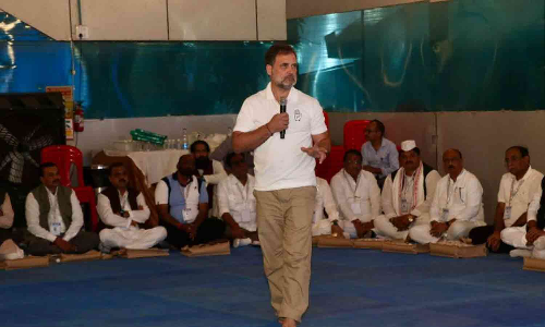 പാർട്ടി പരിശീലനത്തിന് വൈകി എത്തി; രാഹുൽ ഗാന്ധിക്ക് 10 പുഷ് അപ് ശിക്ഷ വിധിച്ച് പരിശീലകൻ