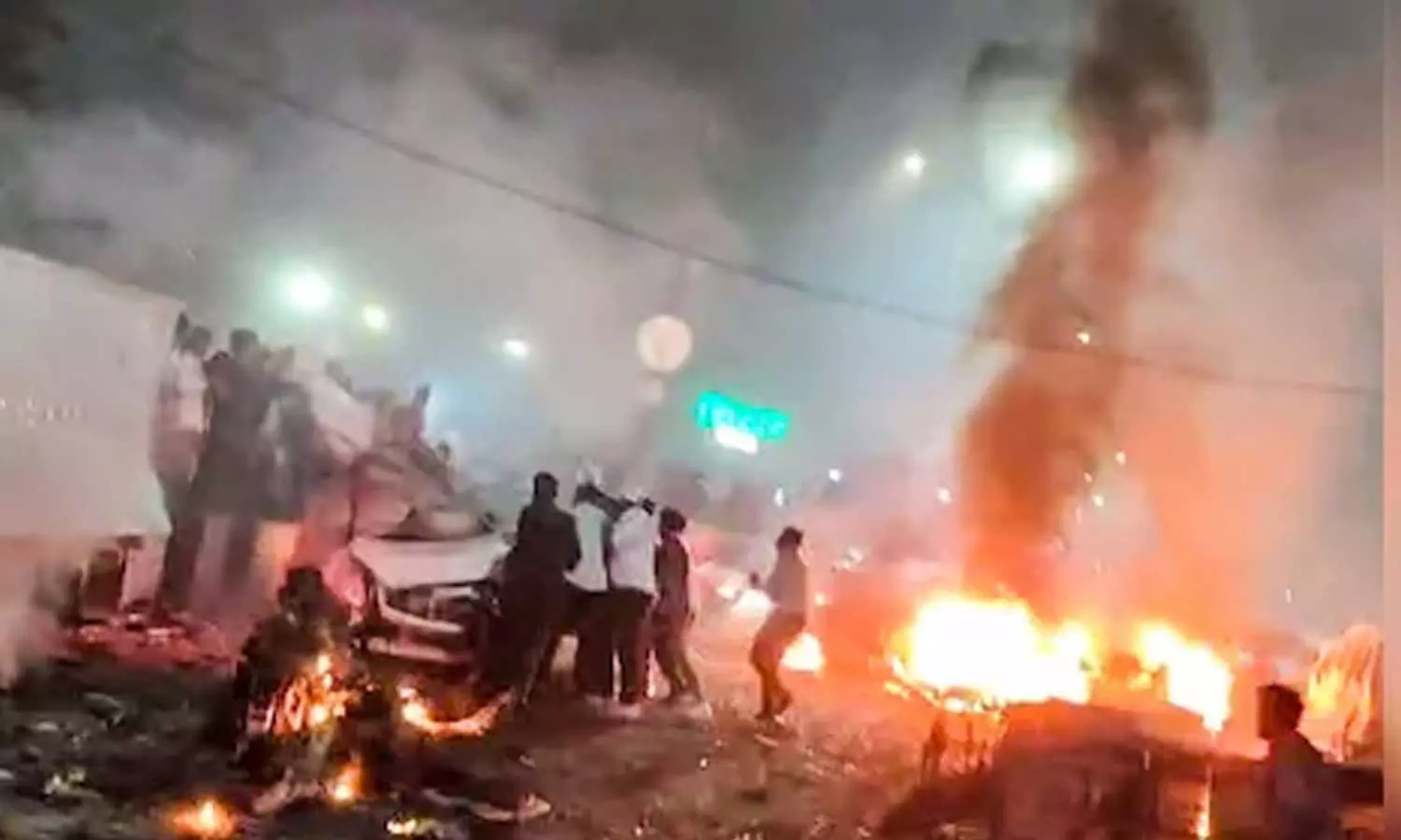 ഡൽഹി സ്ഫോടനം: മരണം 10 ആയി; മെല്ലെ വന്ന വാഹനം ട്രാഫിക് സിഗ്നലിലെത്തി പൊട്ടിത്തെറിച്ചെന്ന് പൊലീസ്