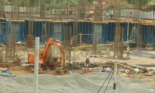 എം സാന്‍റിനും മെറ്റലിനും  ഫൂട്ടിന് അഞ്ച് രൂപ കൂട്ടി ക്വാറി ഉടമകൾ; പെട്ടെന്നുണ്ടായ വില വർധനയിൽ വലഞ്ഞ് കരാറുകാർ