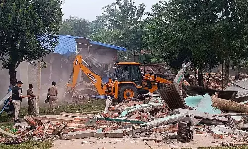 അസമിൽ വീണ്ടും ബുൾഡോസർ രാജ്:  കൈയേറ്റം ആരോപിച്ച് ഒഴിപ്പിക്കുന്നത് 580ലേറെ കുടുംബങ്ങളെ