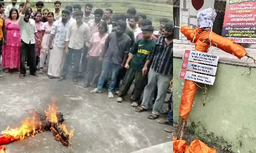 കേരള യൂണിവേഴ്സിറ്റിയിലെ ജാതി അധിക്ഷേപം; കാര്യവട്ടം കാമ്പസിൽ എസ്എഫ്ഐ പ്രതിഷേധം