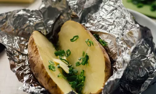 ഈ ഭക്ഷണങ്ങൾ അലൂമിനിയം ഫോയിലിൽ പൊതിയരുത്...