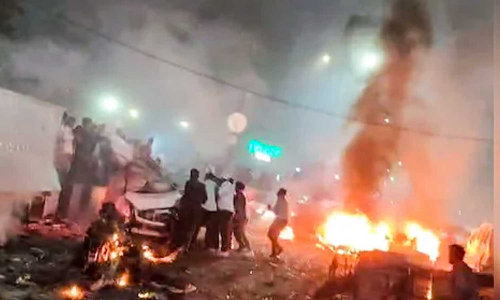 ഡൽഹി സ്ഫോടനം: മരണം 10 ആയി; മെല്ലെ വന്ന വാഹനം ട്രാഫിക് സിഗ്നലിലെത്തി പൊട്ടിത്തെറിച്ചെന്ന് പൊലീസ്