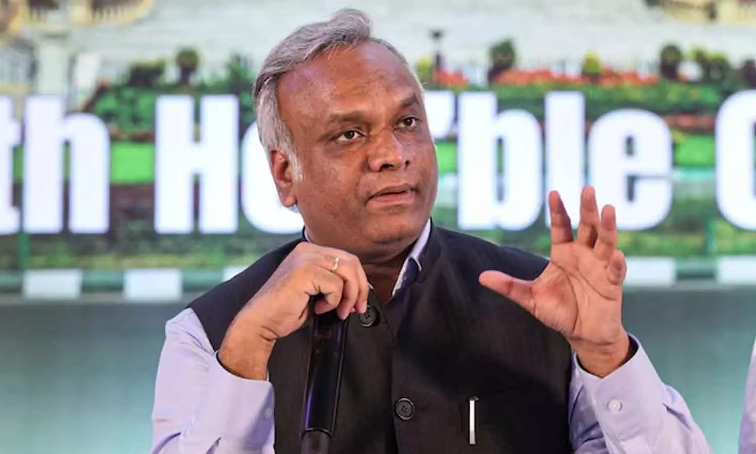 അമിത് ഷാ കഴിവുകെട്ട ആഭ്യന്തരമന്ത്രി; മറ്റേതെങ്കിലും രാജ്യത്തായിരുന്നെങ്കിൽ എന്നേ പുറത്തുപോയേനെ: പ്രിയങ്ക് ഖാർഗെ അമിത് ഷാ കഴിവുകെട്ട ആഭ്യന്തരമന്ത്രി; മറ്റേതെങ്കിലും രാജ്യത്തായിരുന്നെങ്കിൽ എന്നേ പുറത്തുപോയേനെ: പ്രിയങ്ക് ഖാർഗെ